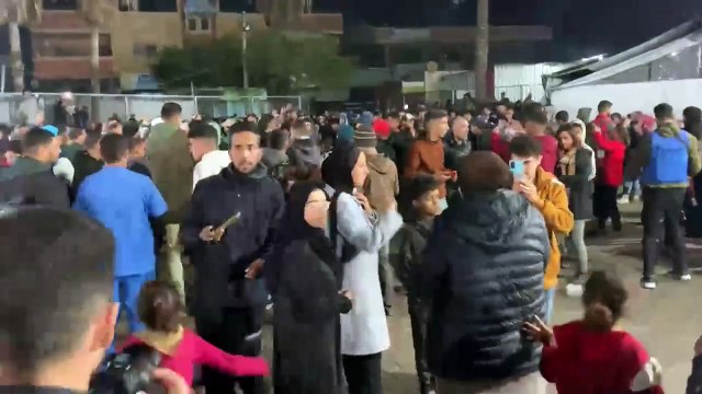 فلسطينيو غزة يحتفلون باتفاق وقف النار وصفقة تبادل الرهائن والمعتقلين