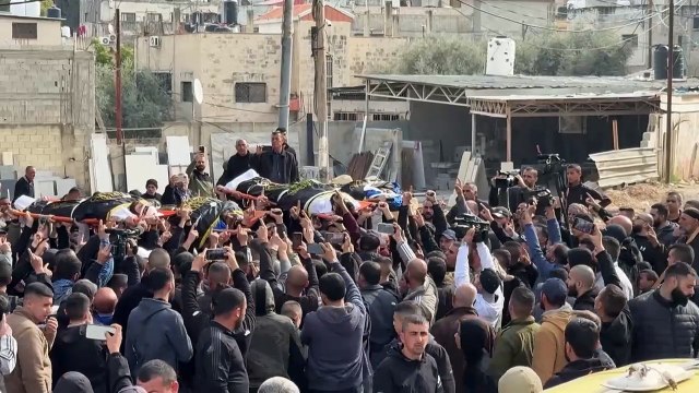 تشييع 4 فلسطينيين قتلوا بقصف إسرائيلي بمخيم جنين