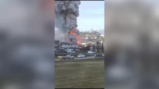 Trissino, esplosioni in serie in un’azienda di batterie: colonna di fumo visibile a chilometri di distanza