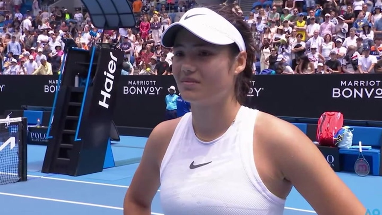 Emma Raducanu battles through pain to reach third round of Australian Open for first time