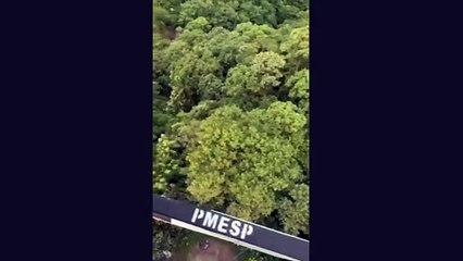 Menina de 6 anos é resgatada por helicóptero águia da Polícia Militar com queimaduras no corpo em Praia Grande;VÍDEO