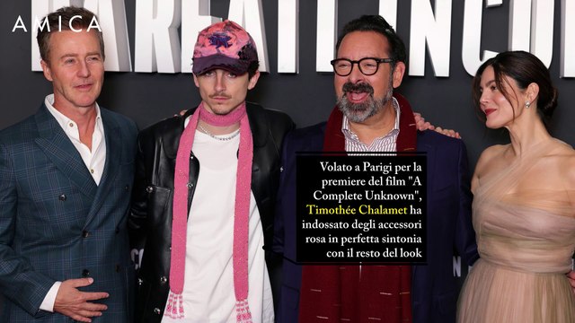 Gli accessori rosa Barbie di Timothée Chalamet