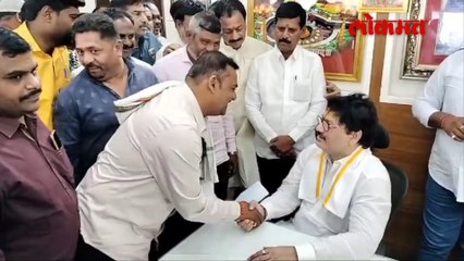 गालावर हात, पाठीवर थाप... धनंजय मुंडे कार्यालयात, मोठी गर्दी