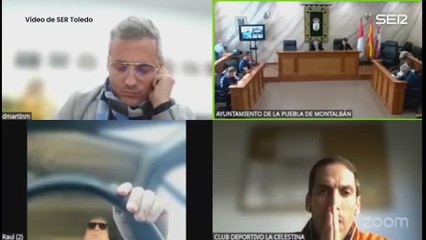 Un concejal de un pueblo de Toledo se conecta al pleno mientras conduce una ambulancia