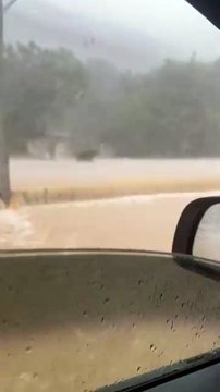 SC-401 em Florianópolis vira rio com chuva intensa e alagamentos em diversos pontos