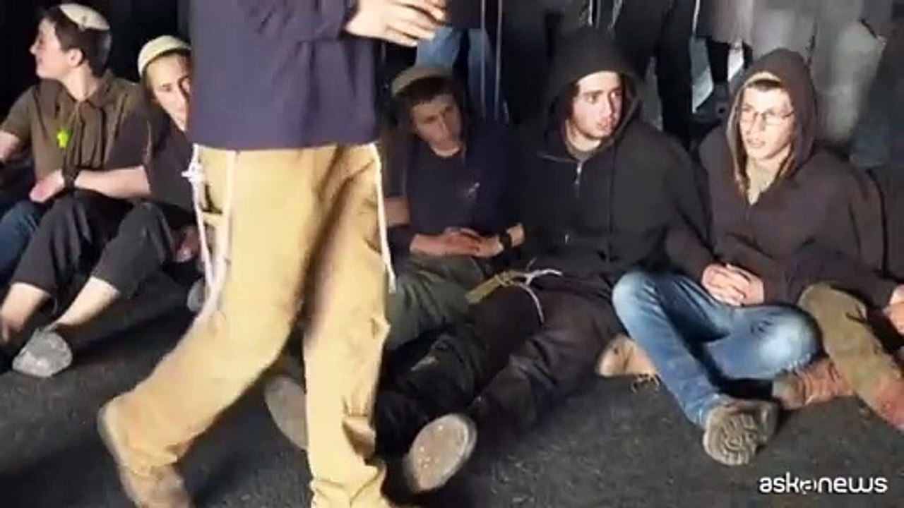 A Gerusalemme alcuni ebrei ortodossi protestano contro la tregua