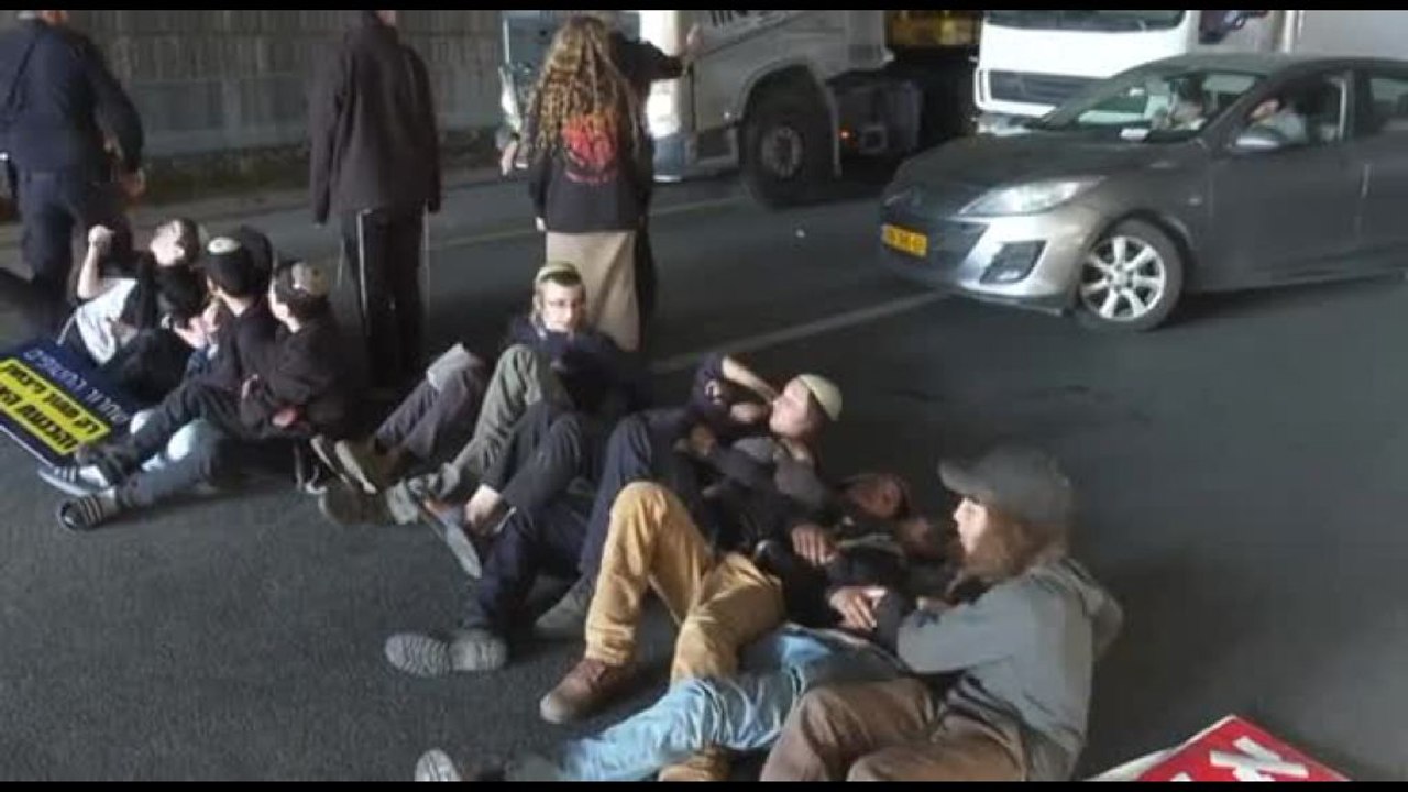 A Gerusalemme alcuni ebrei ortodossi protestano contro la tregua