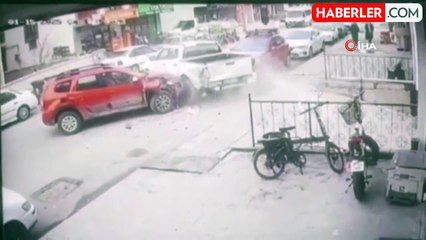 Kalp Krizi Geçiren Sürücü, Park Halindeki Kamyonete Çarptı: 1 Ölü, 1 Yaralı