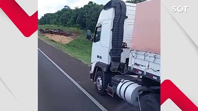 Grave acidente com carreta e carro de passeio deixa feridos na BR-277 em Céu Azul