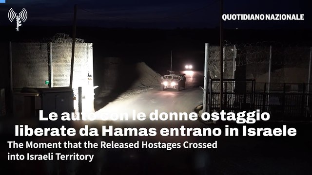 Le auto con le donne ostaggio liberate da Hamas entrano in Israele