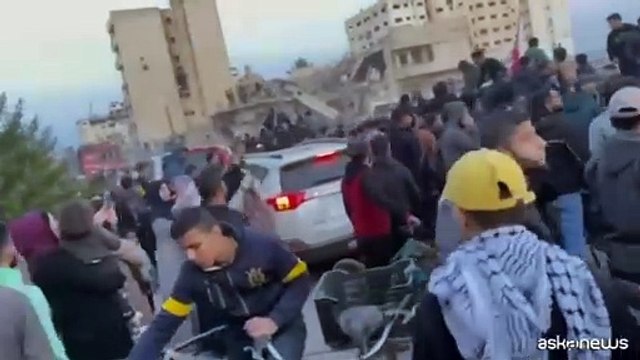 La Croce Rossa a Gaza prende in consegna gli ostaggi israeliani