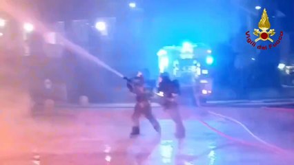 Devastante incendio a San Miniato, il video dei vigili del fuoco