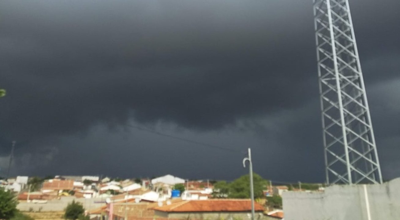 Após chuvas que geraram danos na cidade de Sousa, Inmet renova alerta para mais 24 horas