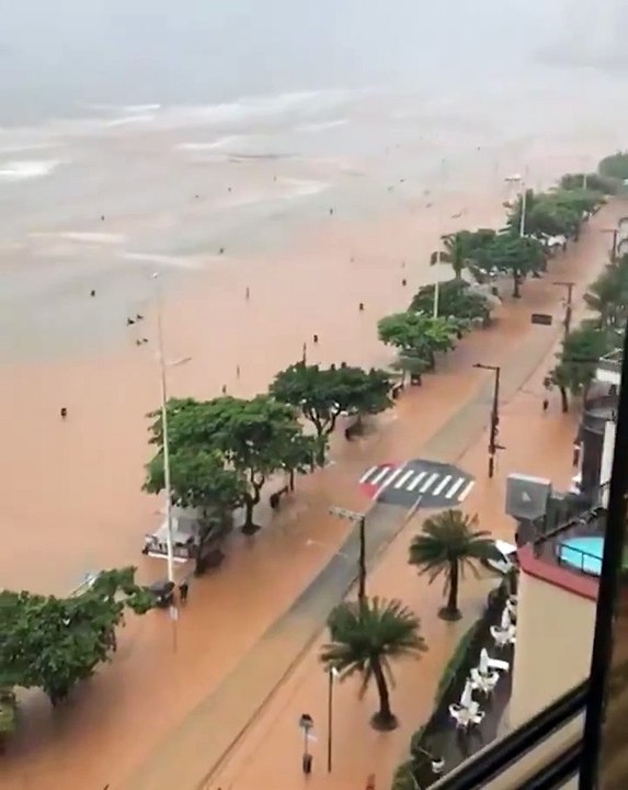 Fuertes lluvias provocan inundaciones en el Balneario Camboriú