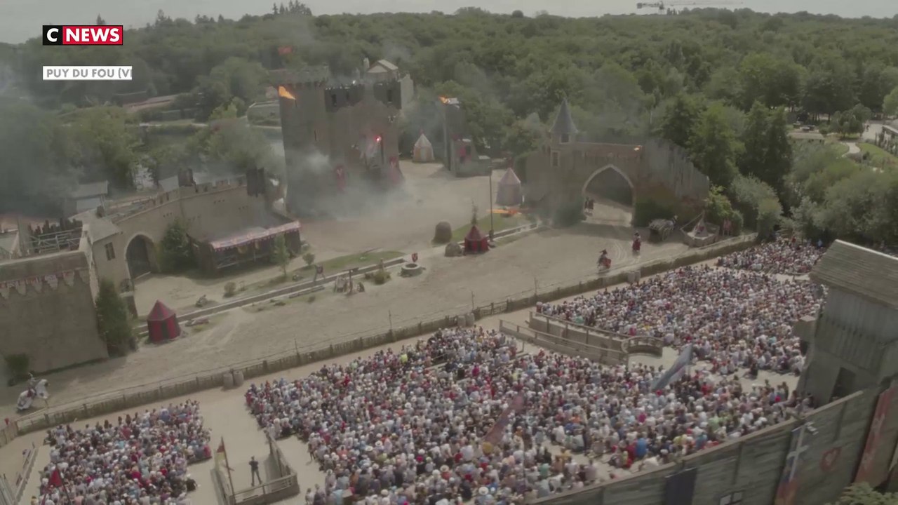 Le Puy du Fou retiré du Pass culture étant considéré comme parc d'attraction