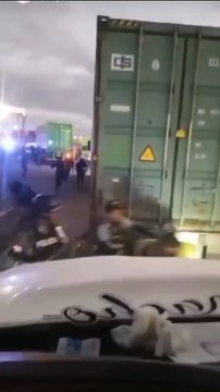 Conflicto entre camioneros y policias
