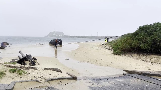Driver rescued from precarious spot on Horseshoe Beach amid storms | Newcastle Herald | January 17, 2025