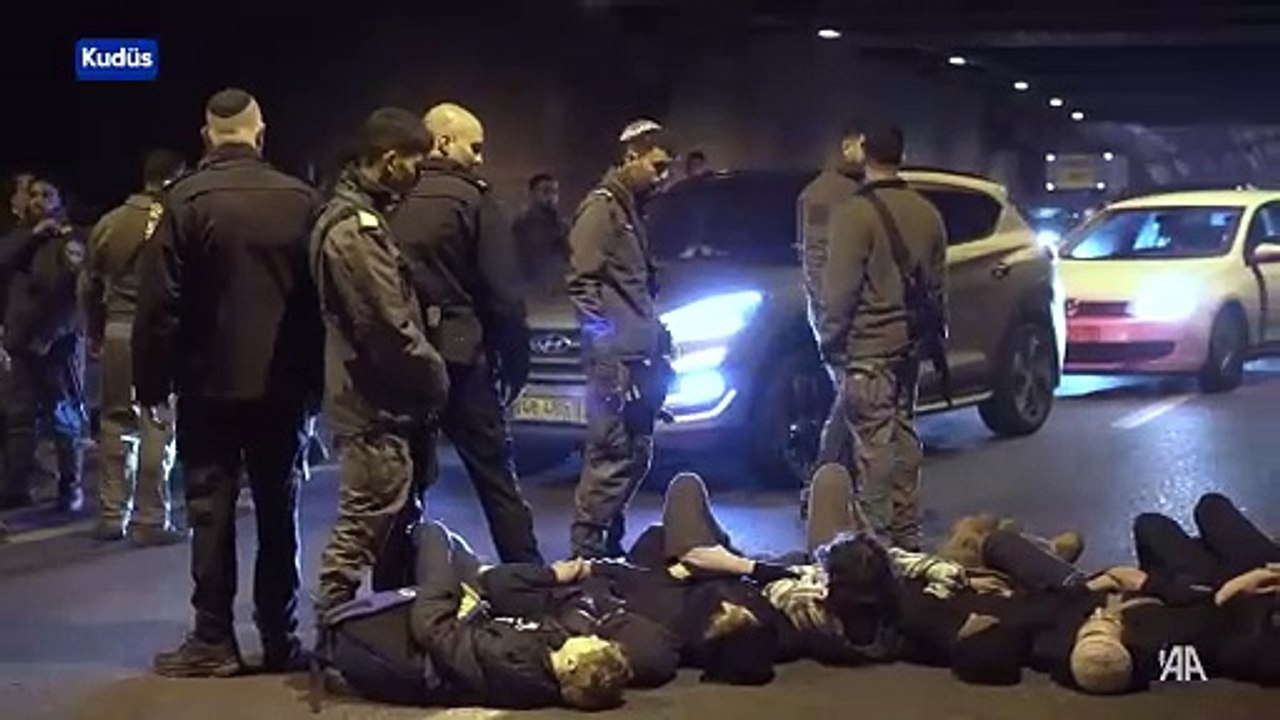 Savaş yanlısı İsrailliler, Gazze'de ateşkes anlaşmasına karşı gösteri düzenledi