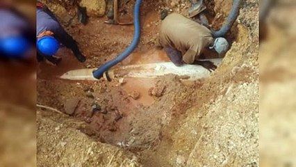 Caasd trabaja en solución de fuga de agua en autopista  San Isidro