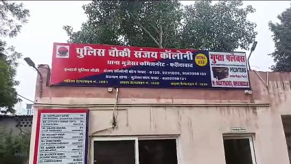 देर रात वैन डिवाइडर से टकराई