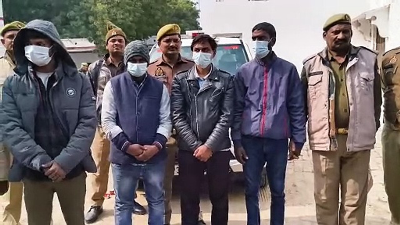 जौनपुर पुलिस ने किन्नर के ड्राइवर की हत्या का खुलासा,हत्या करने वाला एक युवक जो लाखों व्यूवरशिप है तो दूसरा हत्याकांड का मास्टर माइंड नेता बनने का सपना संजो रखा था