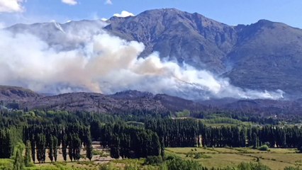 Evacúan 200 viviendas por incendio en la Patagonia argentina