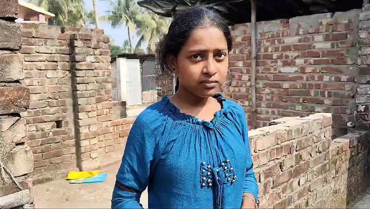 বাড়িতে খেলা করার সময় ইটের দেয়াল চাপা পড়ে মৃ...
