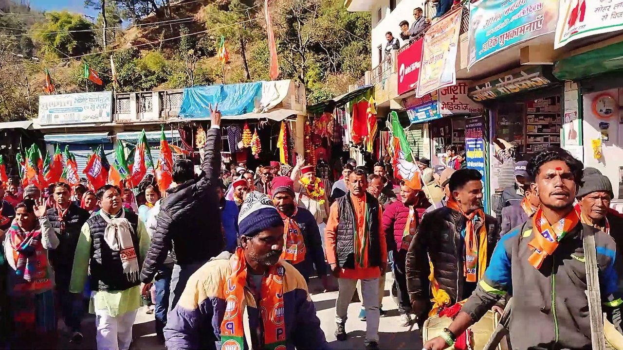भाजपा प्रदेश अध्यक्ष महेंद्र भट्ट ने भाजपा प्रत्याशी सुमन देवी के पक्ष में किया रोड शो