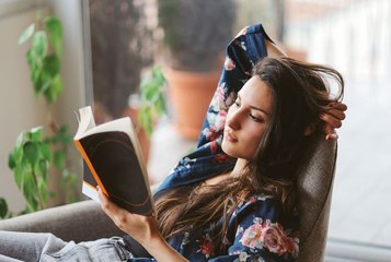 « Changer l'eau des fleurs » : le roman de Valérie Perrin adapté au cinéma, voici quelle célèbre actrice française tiendra le rôle principal