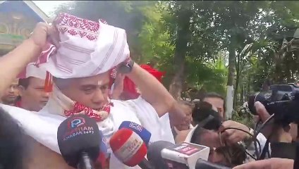মাজুলীৰ পৰা কুম্ভমেলালৈ যাত্ৰা মাজুলীৰ উত্তৰ কমলাবাৰী সত্ৰৰ সত্ৰাধিকাৰ জনাৰ্দন দেৱ গোস্বামীৰ