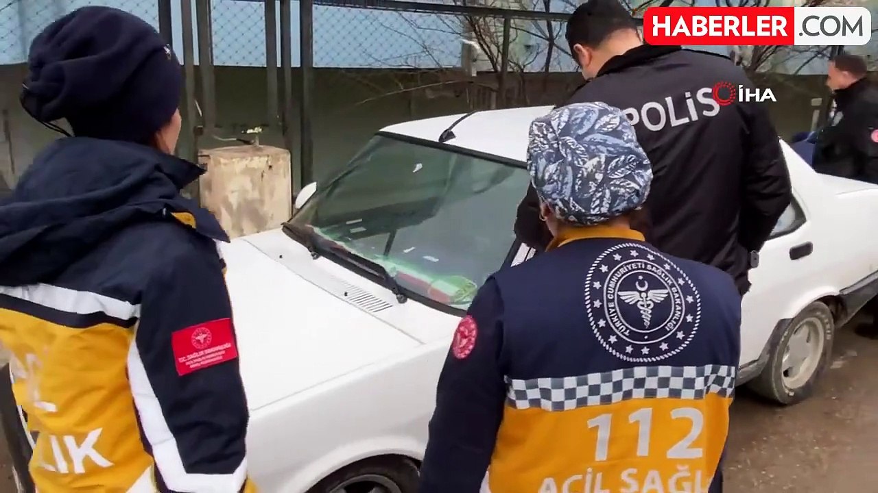 Polis, Derin Uykudaki Genci Araç Sallayarak Uyandırdı