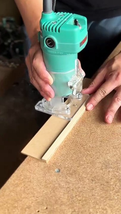 Perfect Hole Drilling with a Trimmer- -project2025- #woodworking #woodworkingtips #diy #jig #precision #carpentry #trimmer