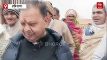 सीएम नायब सिंह सैनी ने बुजुर्गों को दिया 