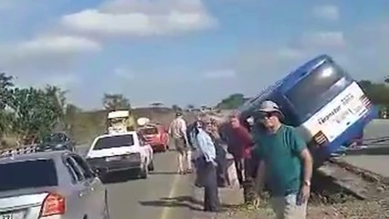 Cuba, le prime immagini del pulmino con turisti italiani a bordo finito fuori strada