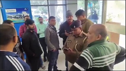 धनबाद के निजी अस्पताल में नहीं थी दवा, परिजनों द्वारा बाहर से लाने पर मरीज को दवा देने से इंकार, जमकर हुआ हंगामा