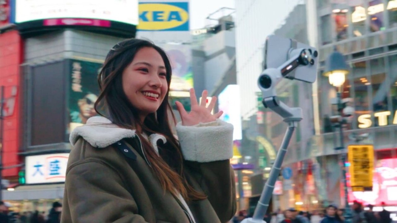 Für bessere smartphone-videos: selfie-stick von insta360 kommt mit bildstabilisator und auto-follow