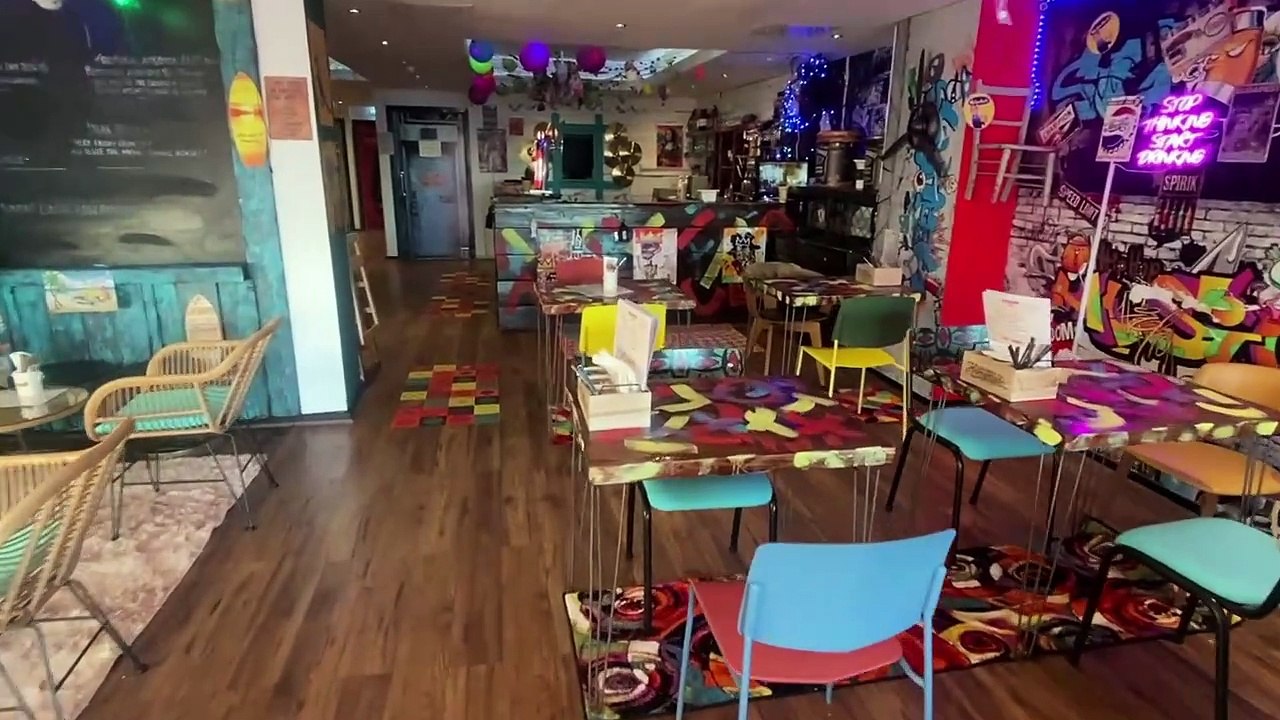 Street food bar and restaurant opens on the Marina