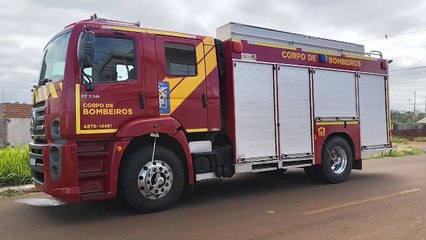 Bombeiros de Cascavel salvam mais um cachorrinho que caiu em buraco de obra