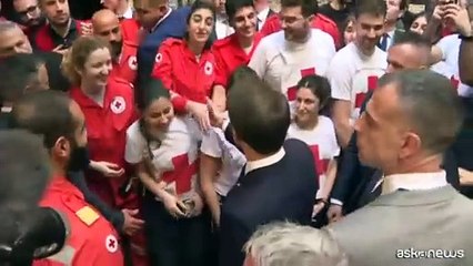 Libano, Macron incontra rappresentanti ONG e cittadini di Beirut