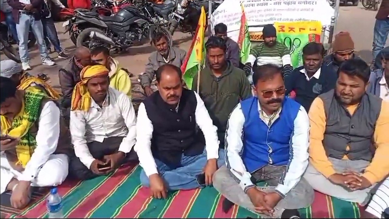 नेशनल हाइवे के टोल प्लाजा में 20 किमी दूरी के वाहनों का टोल मुक्त किए जाने की मांग, मांग को लेकर जेएलकेएम ने दिया धरना किए