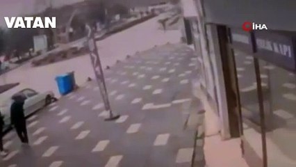 Asker kaçağı olduğu için aracını bırakıp kaçtı, saklandığı apartmanda yakalandı