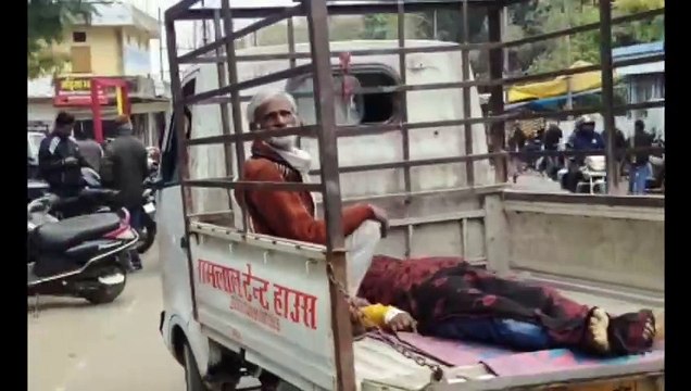 मनेंद्रगढ़ स्वास्थ्य केंद्र में फिर शर्मनाक घटना, शव वाहन न मिलने पर ऑटो में ले जाना पड़ा बेटे का शव मनेंद्रगढ़। संवाददाता। मनेंद्रगढ़ के सामुदायिक स्वास्थ्य केंद्र में एक बार फिर स्वास्थ्य सेवाओं की