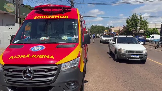 Jovem é socorrido pelo Siate após sofrer acidente na Rua Europa