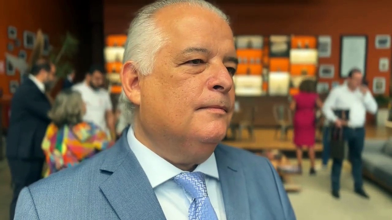 Márcio França entrega prêmio para dono de maior rede de franquias de lojas de chocolates do mundo e incentiva pequenos empreendedores;ASSISTA