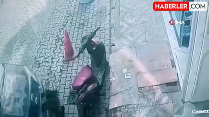 Fren Yerine Gaza Basan Sürücü Telefoncu Dükkanına Daldı