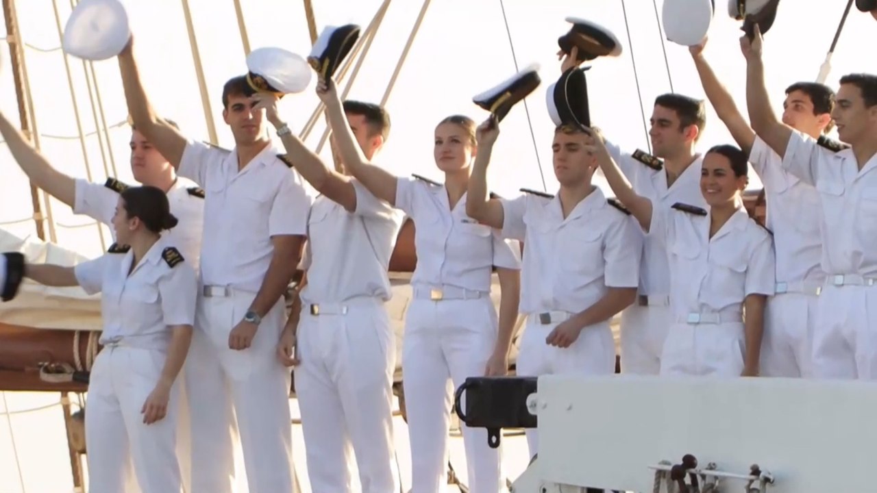 La princesa Leonor llega a Tenerife a bordo de Elcano