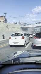 Bombeiros são acionados após carro pegar fogo no Jacintinho