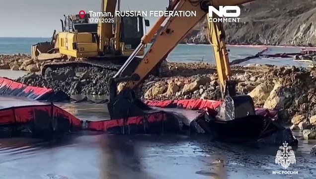 تلاش‌ها برای مهار نشت مازوت از نفتکش به گل نشسته روسی در تنگه کرچ