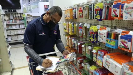 Inspeccionan precios de los útiles escolares