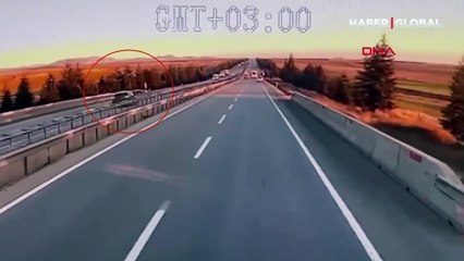 Ters yöne giren otomobil felakete neden oldu! O anlar kamerada